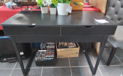 A Small black desk with draws. 100x48 cm