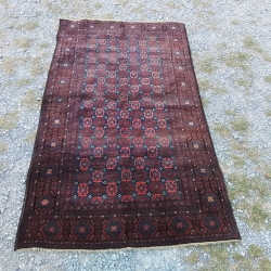 A Baluch Persian rug. Qamdan design people. Size 119x200 Cm.