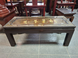 Fine quality Japanese lacquer wood table with figures. L.89 W.38 H.36 Cm.