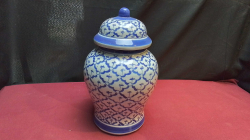 A Nice Blue and White Ginger Jar with Lid. H.31 Cm.