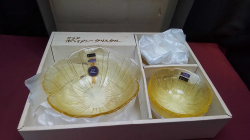 A Kurata Craft Glass in the box.(6 Small Bowls and Large Bowl Fruit)