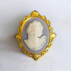 A vtg. cameo brooch from Italy