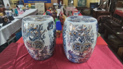 A pair of lovely Chinese engraved painted China seats. W.31 H.50 Cm.