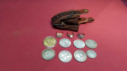 Medieval style coin purse with 8 old coins + 3 rings and 5 gemstones. 